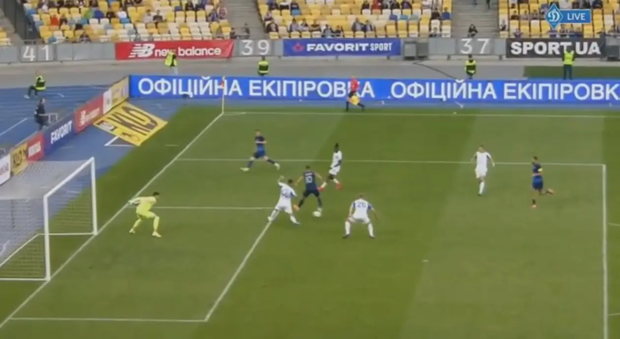 🤯 Гол тура в ворота «Динамо»: Филиппов, будучи под опекой 2-х защитников, забил пяткой