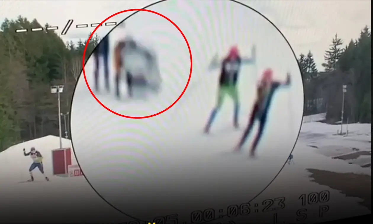 Видео падения столба перед женским спринтом Нове Место. Биатлонисток спасли буквально несколько метров