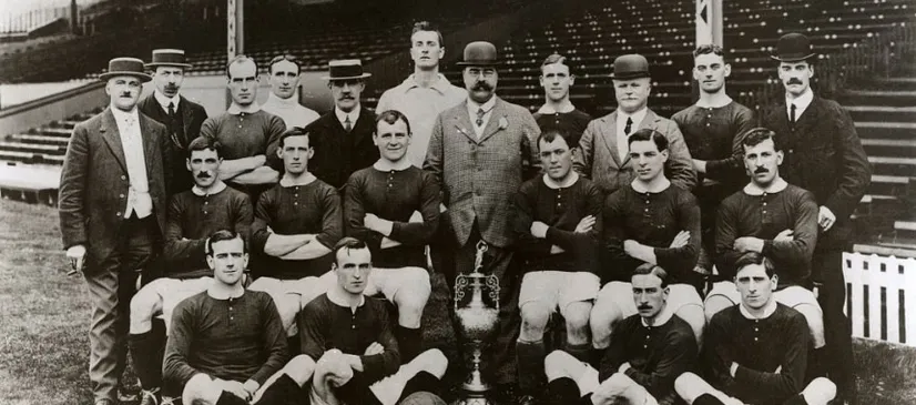 В начале ХХ века «МЮ» и «Ливерпуль» сыграли договорняк. 7 игроков дисквалифицировали на 26 лет