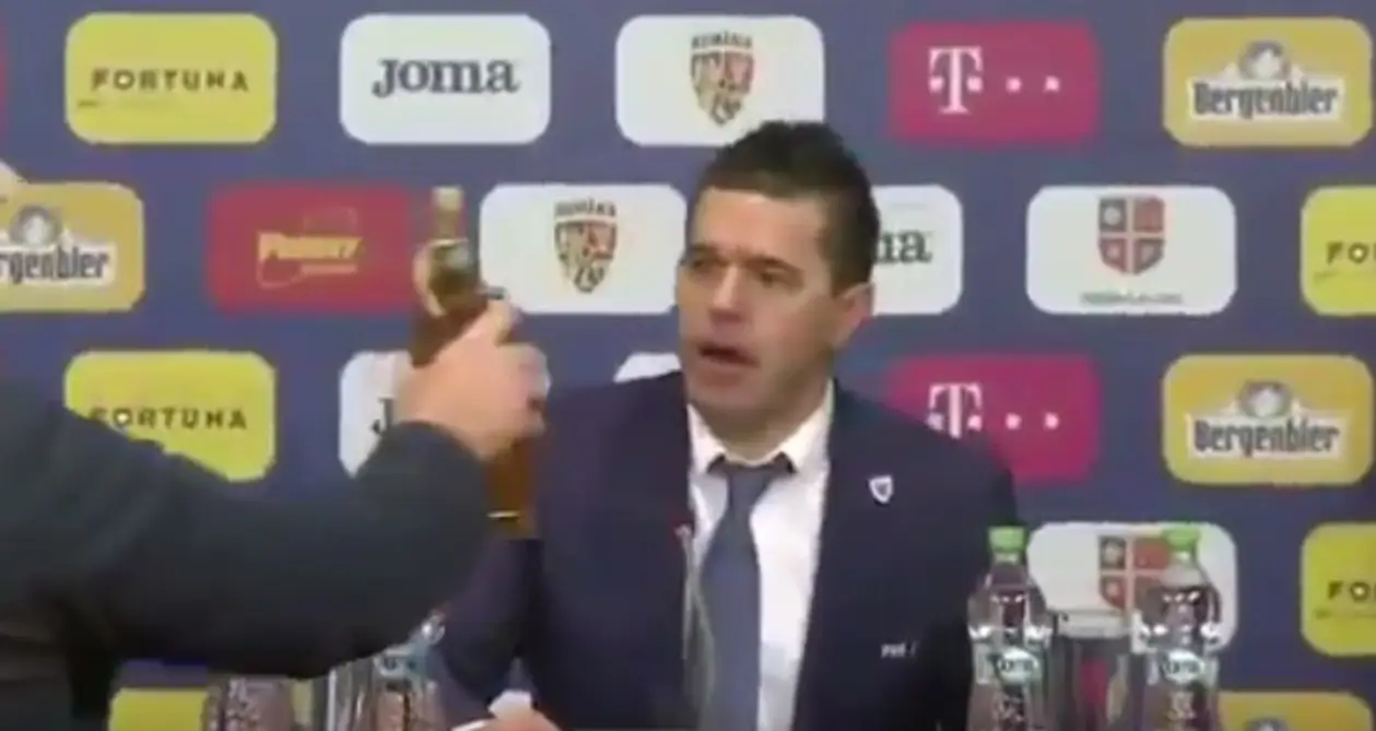 Тренеру сборной Румынии подарили бутылку коньяка после победы над Турцией