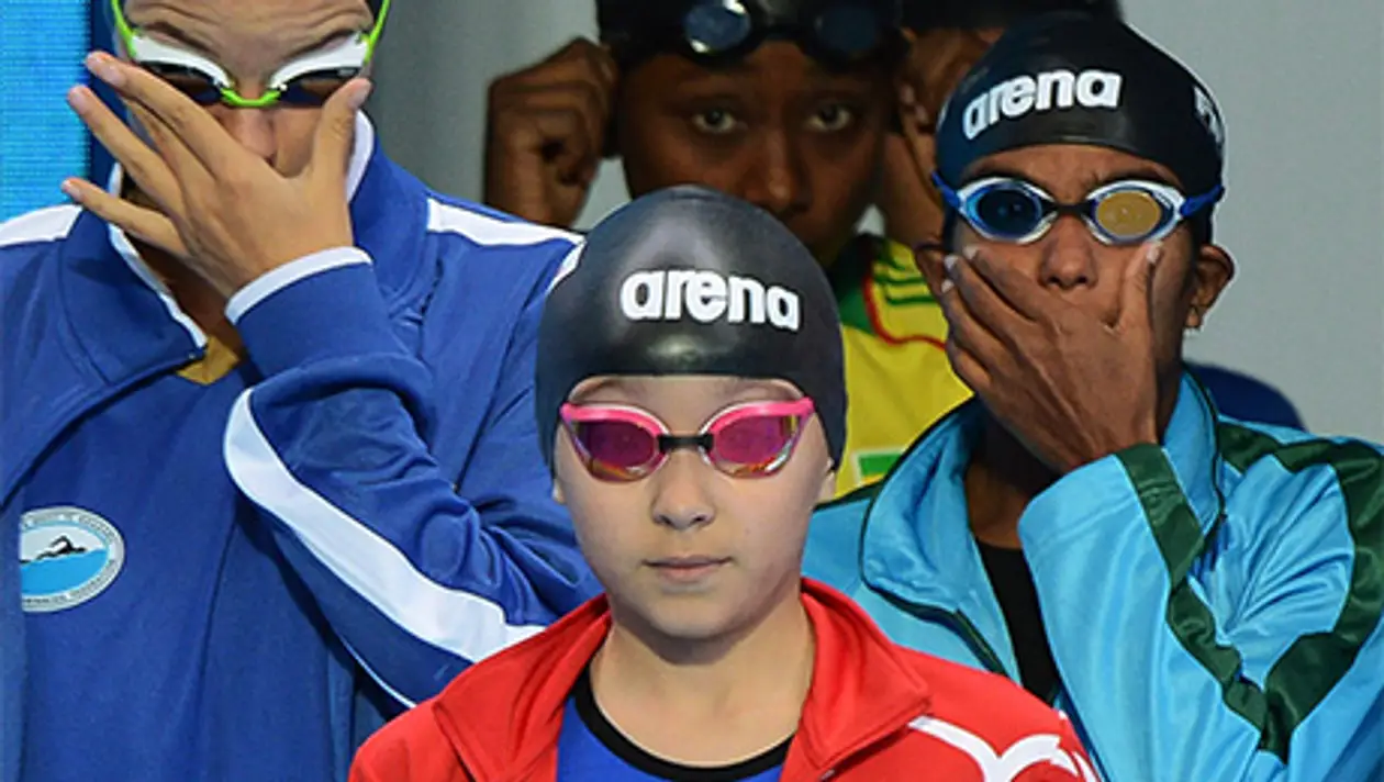 «Надеюсь, скоро побью мировой рекорд». 10-летняя дебютантка ЧМ по плаванию