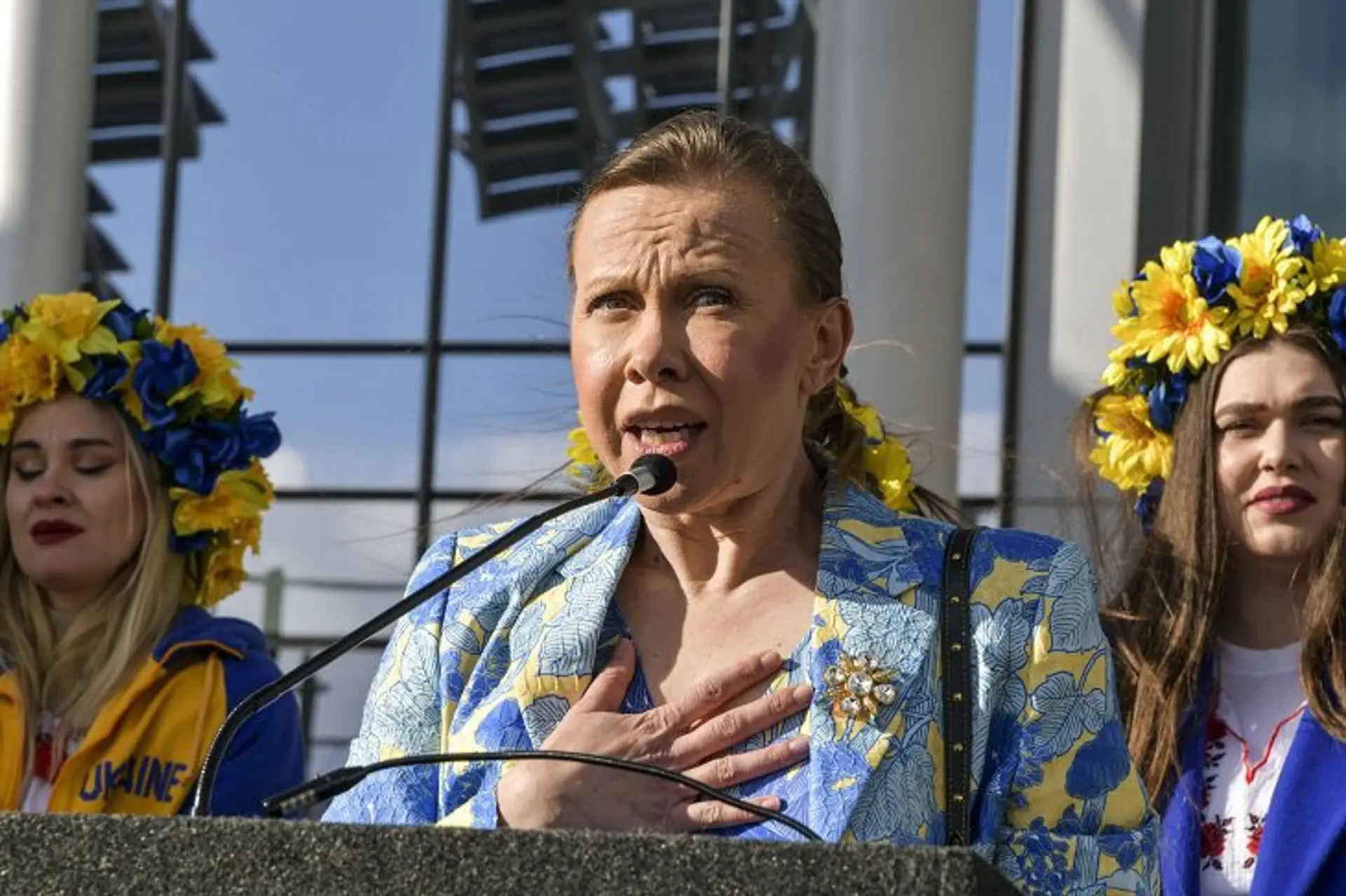 «Считаю, что Америка недостаточно помогает Украине». Оксана Баюл активно волонтерит в Штатах