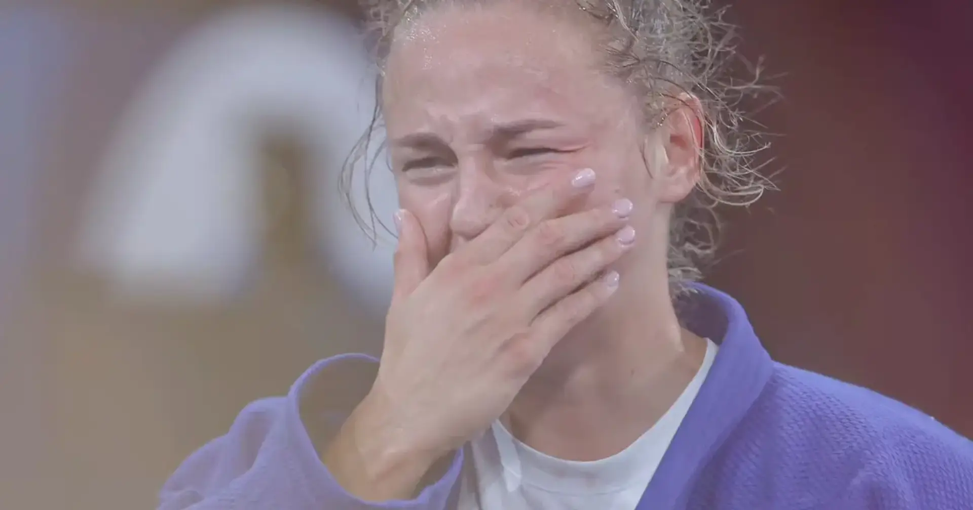 😱 Білодід у сльозах закінчила Олімпіаду в 1/8-й – вилетіла від потужної японки через дискваліфікацію 
