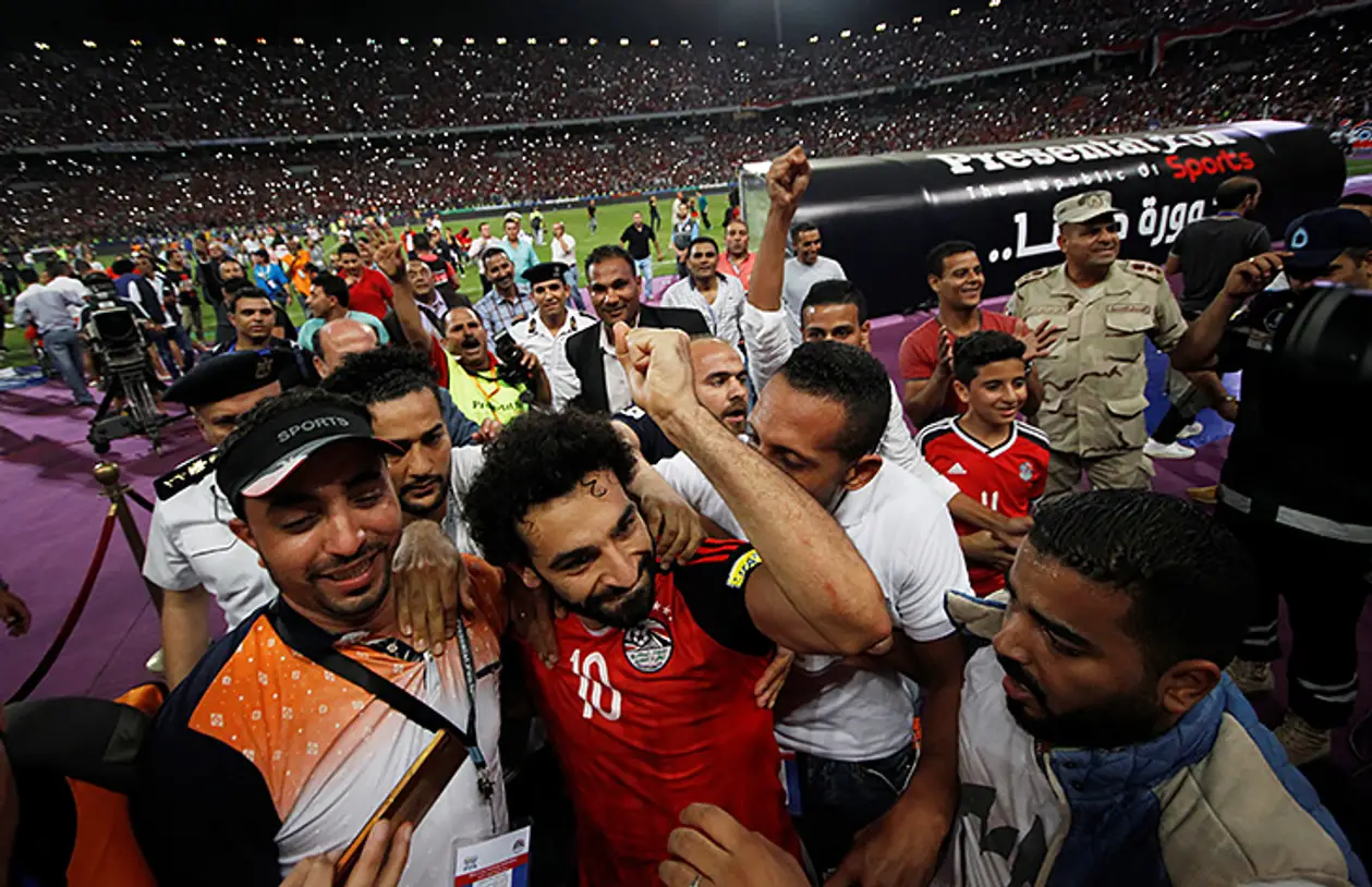 Одноногий фанат прославился, празднуя выход Египта на ЧМ. И ему пообещали протез