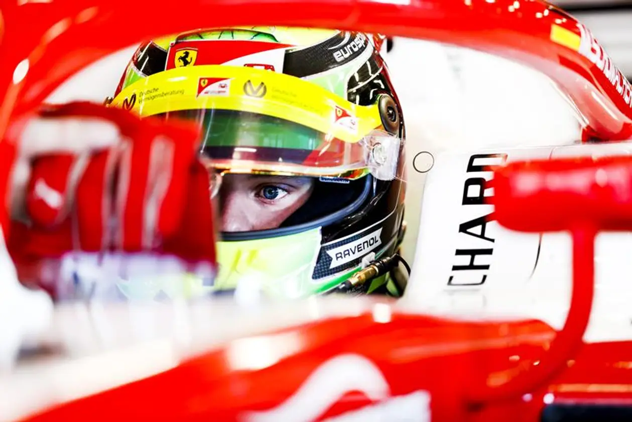 От Мика Шумахера ждут победы в «Формуле-2». Но у него серьезные соперники