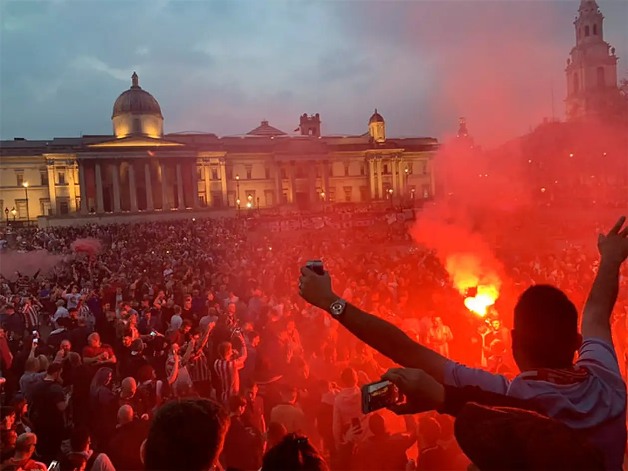 40 тысяч фанов захватили центр Лондона: «Сандерленд» из третьей лиги приехал на финал мелкого кубка
