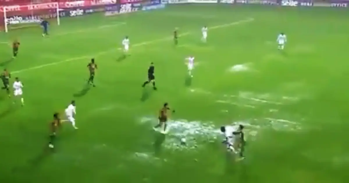 Слишком дождевой футбол в Турции