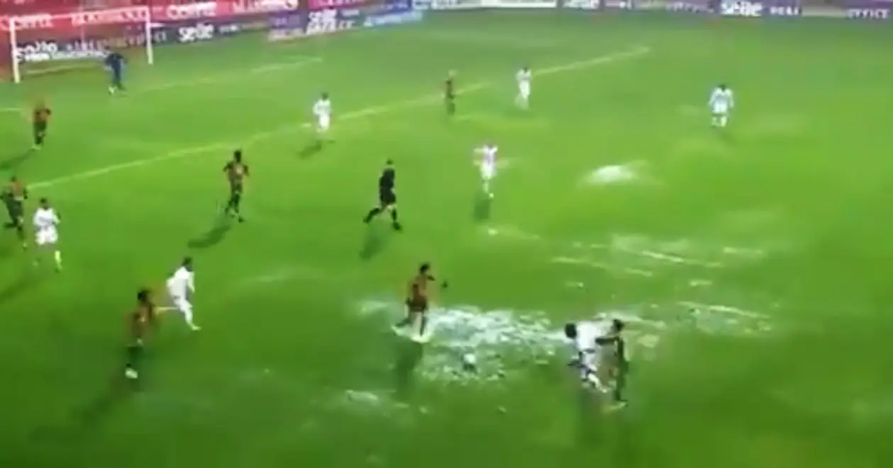 Слишком дождевой футбол в Турции