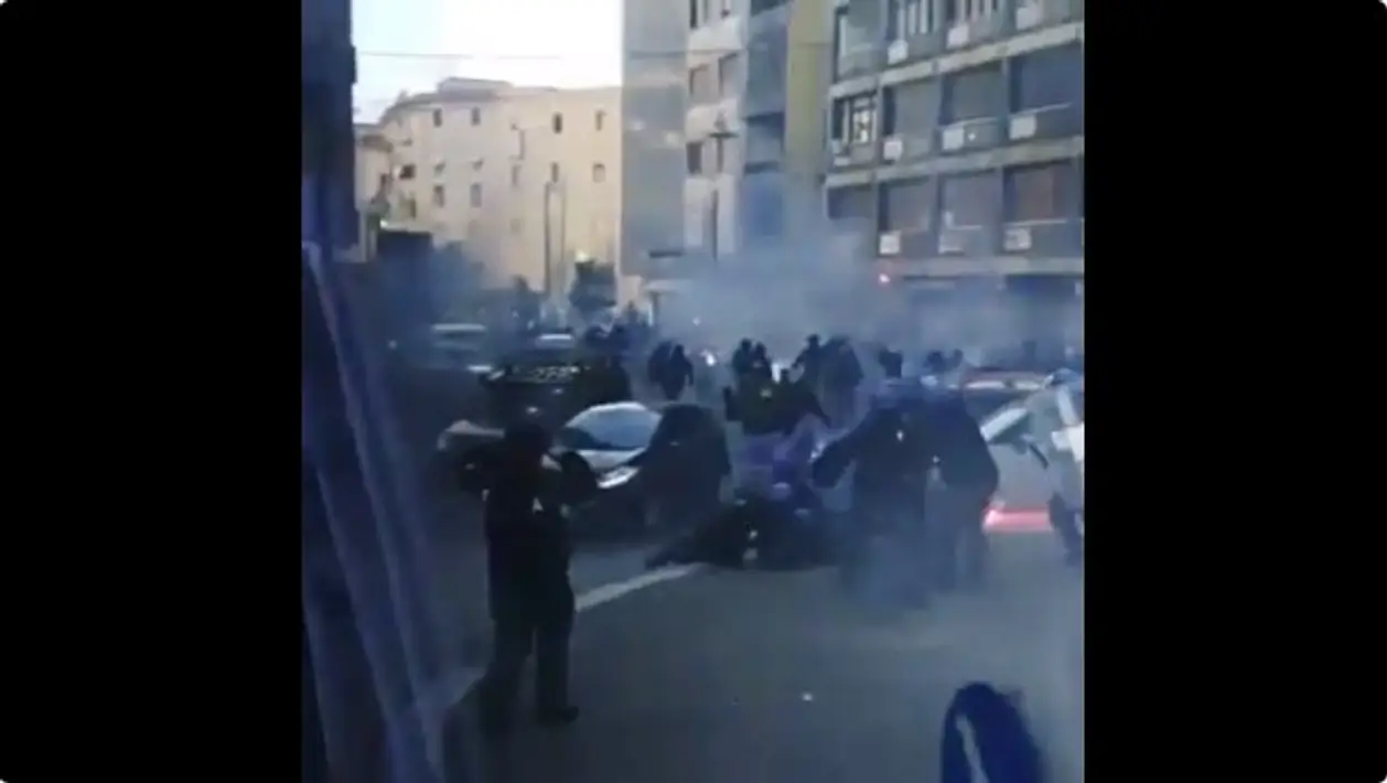 Фанаты «Наполи» хотели напасть на фанов «Вероны», а в итоге подрались с полицией