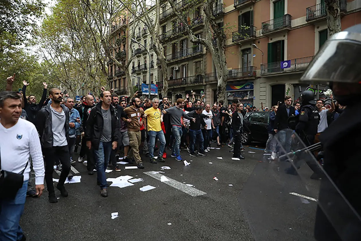 Жесть в Каталонии: «Барселона» сыграла без зрителей из-за беспорядков в городе