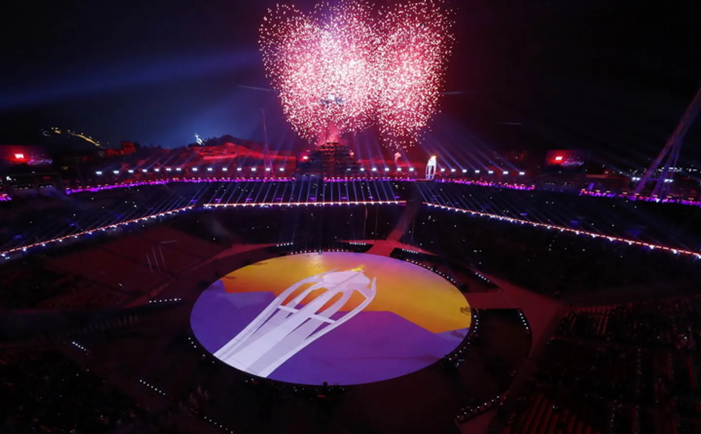 Главные кадры церемонии закрытия Олимпиады