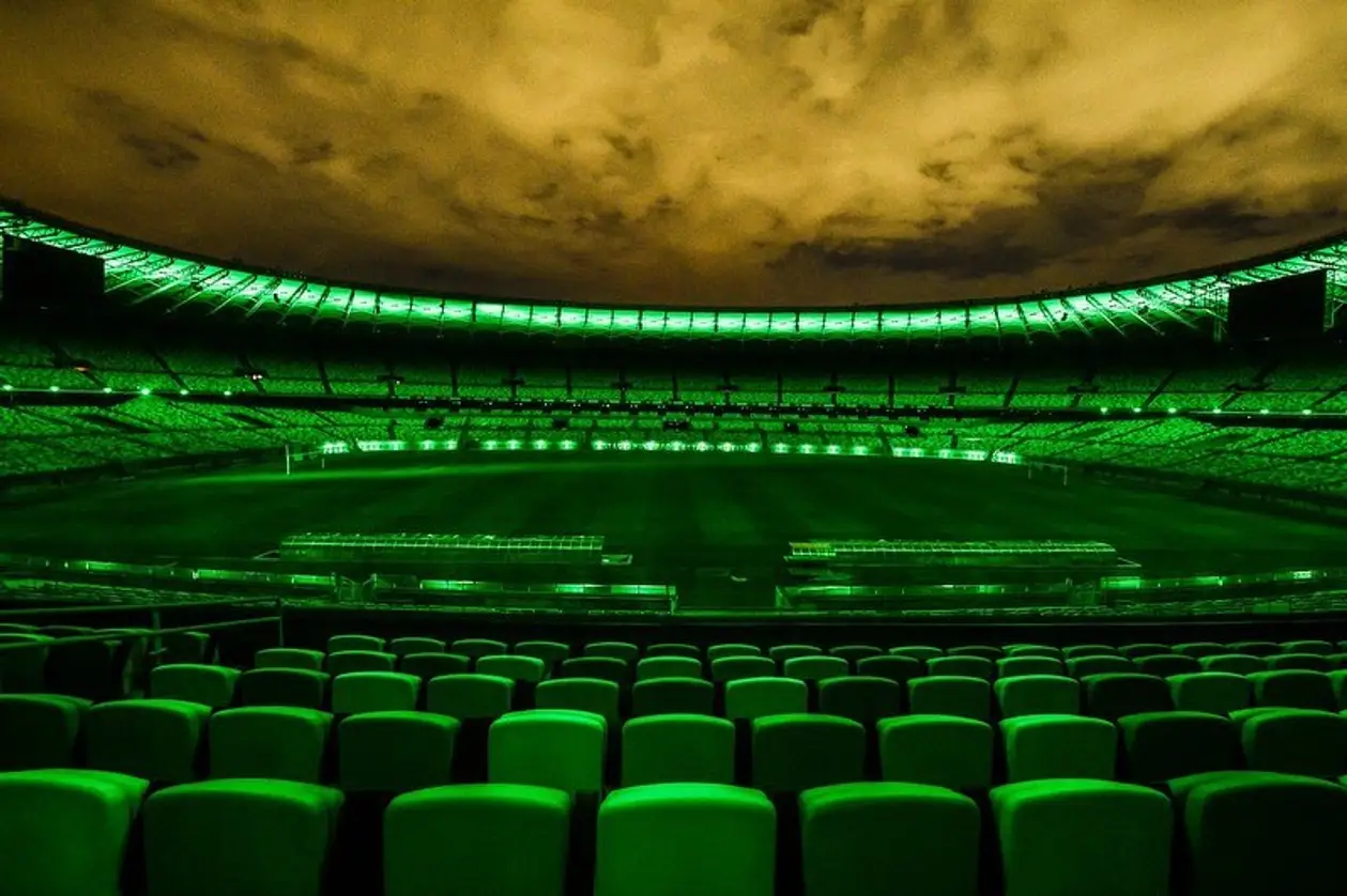 Бразильский стадион «Минейран» зажегся зелеными цветами в честь медицинских работников страны 💚