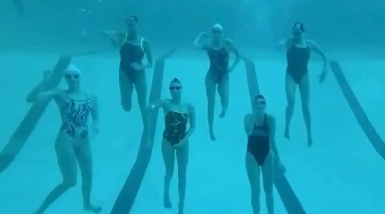 Сборная Украины по артистическому плаванию следит за трендами TikTok. Девушки зажгли под песню Потапа