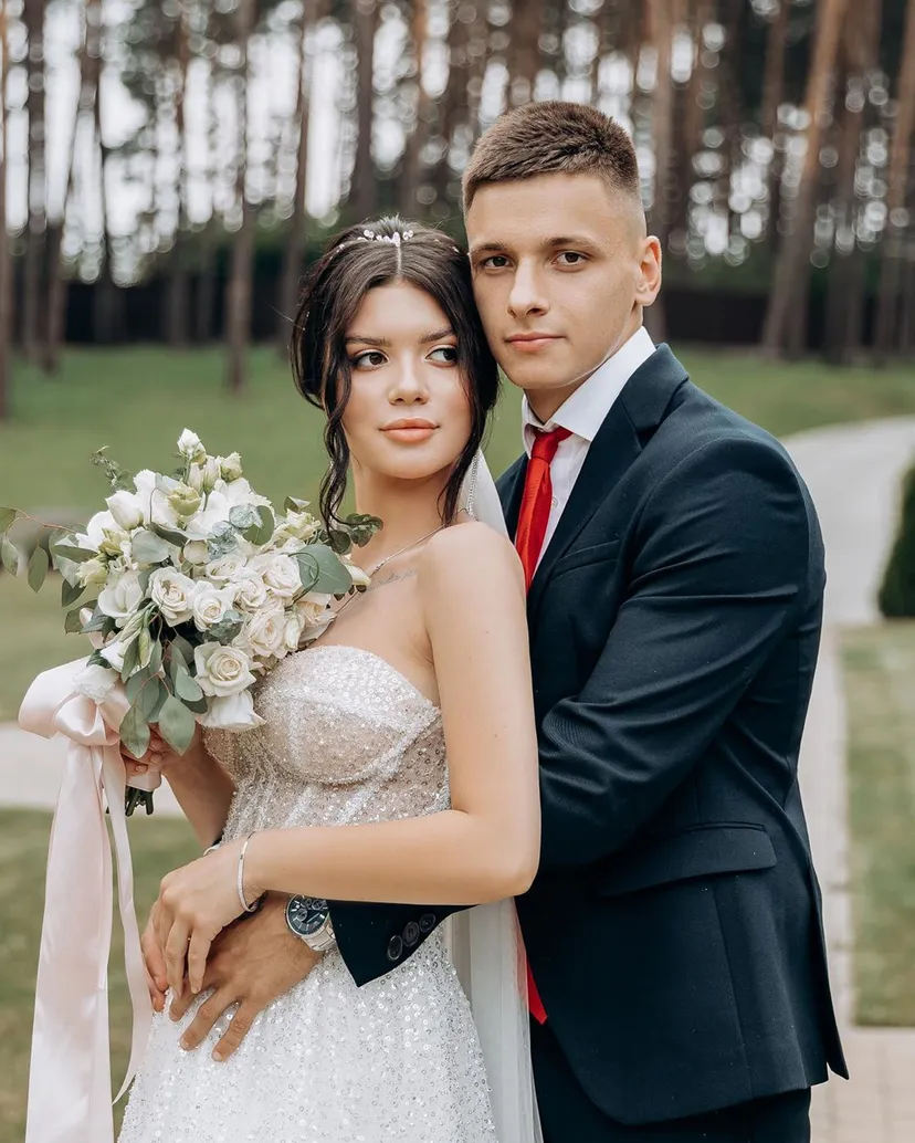 Футболист «Динамо» женился. Очаровательные свадебные фото жениха и невесты