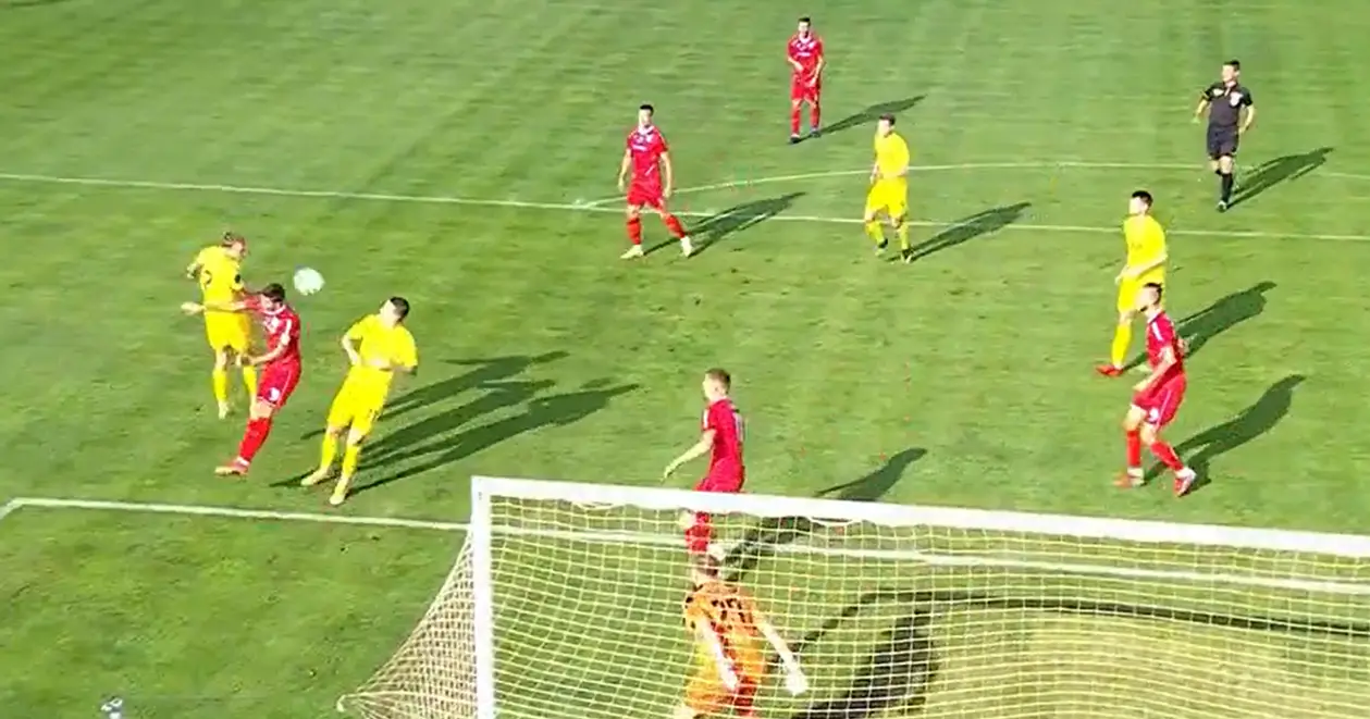 Первый гол «Металлиста». Подлепенец пробил и мяч от защитника влетел в ворота «Кривбасса»