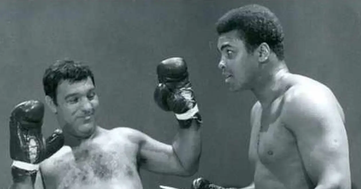 Роки Марчиано побеждал Али в реальном бою. Почти реальном