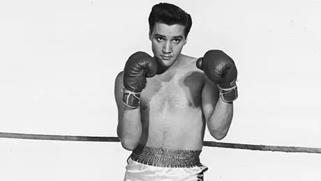 Элвис Пресли занимался боксом ровно один день – его жутко избили. Потом он снялся в роли боксера, а готовил его чемпион мира