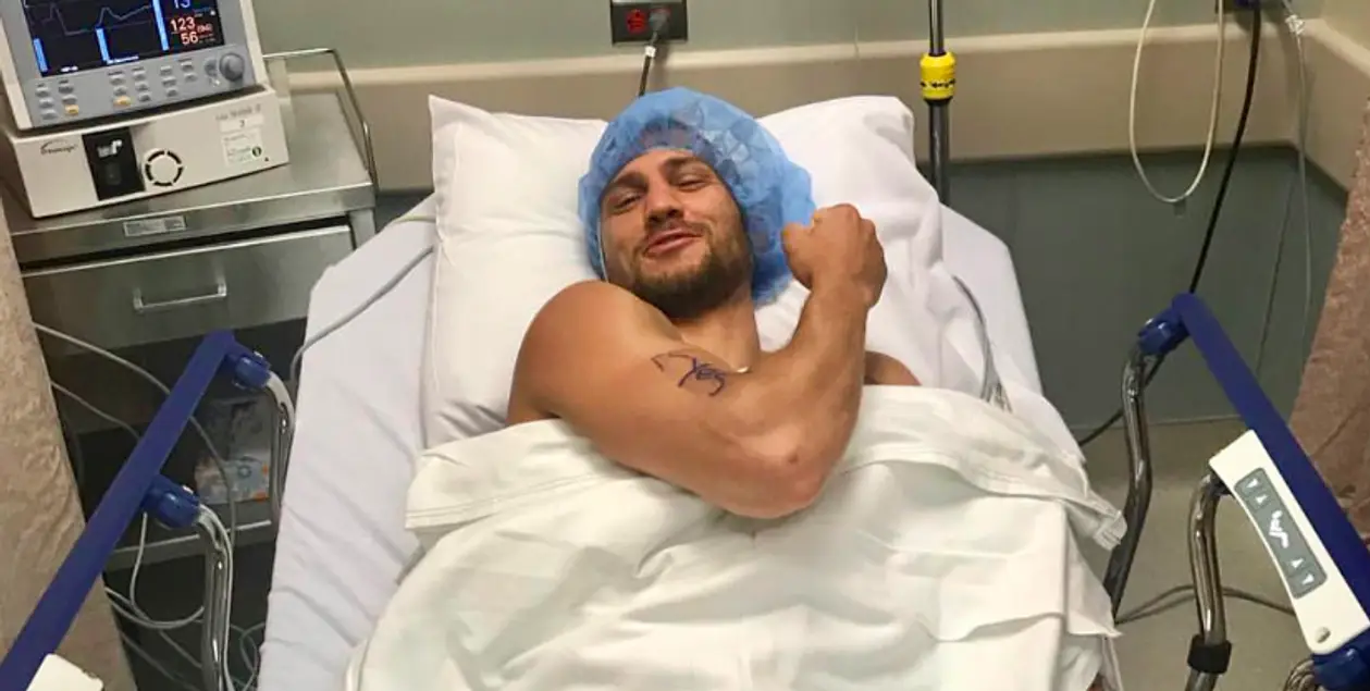 Первые кадры Ломаченко после операции