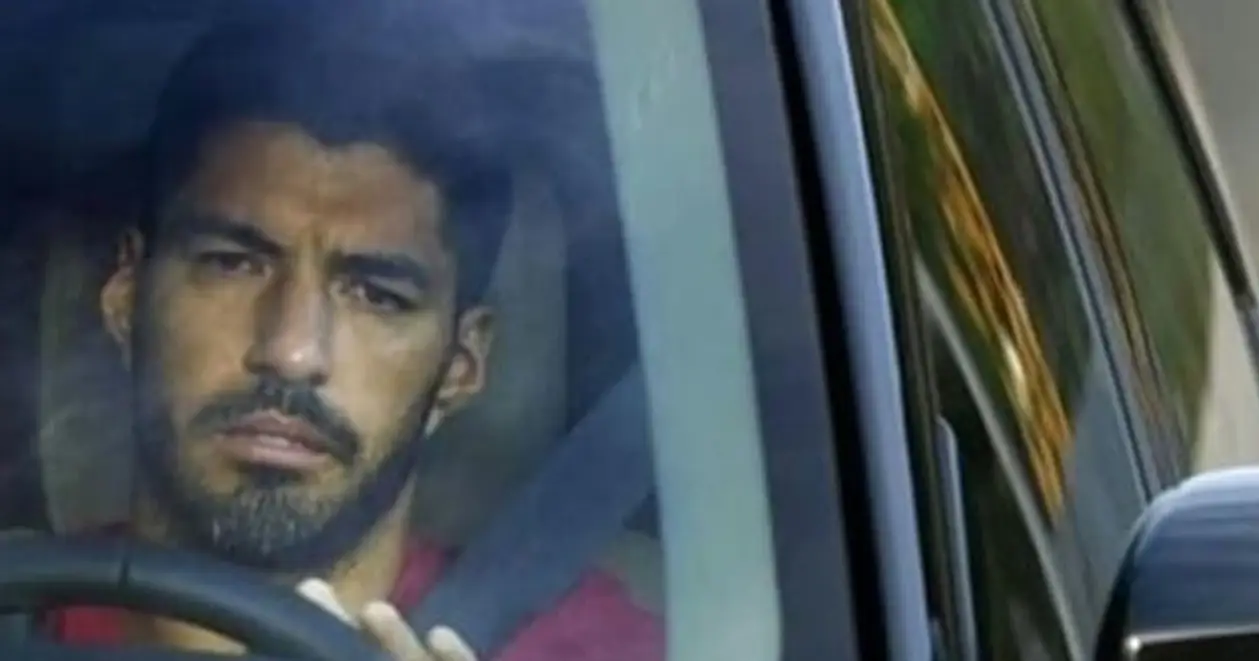 Суарес не сдерживал слез, покидая базу «Барселоны»