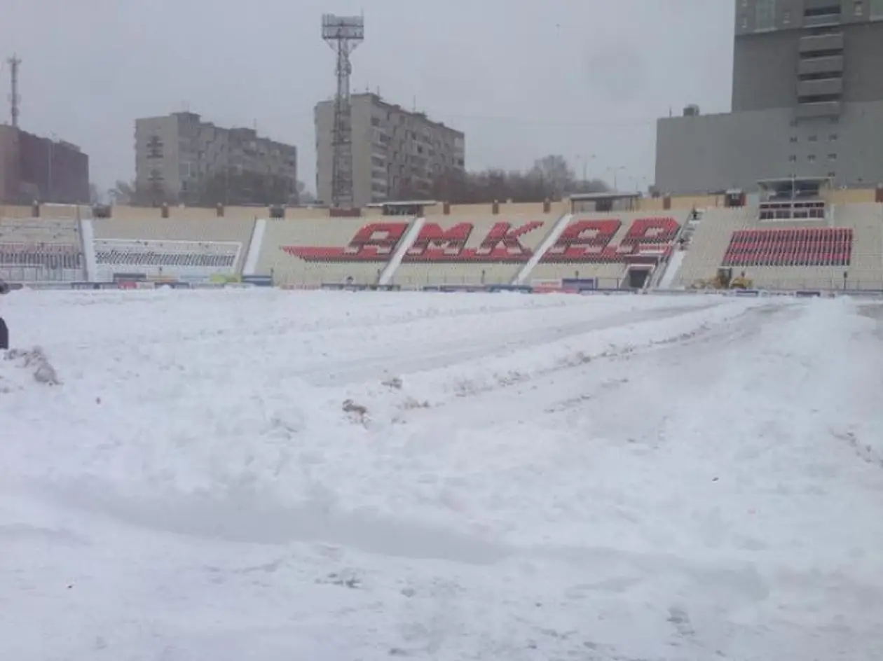 Как русский футбол борется со снегом