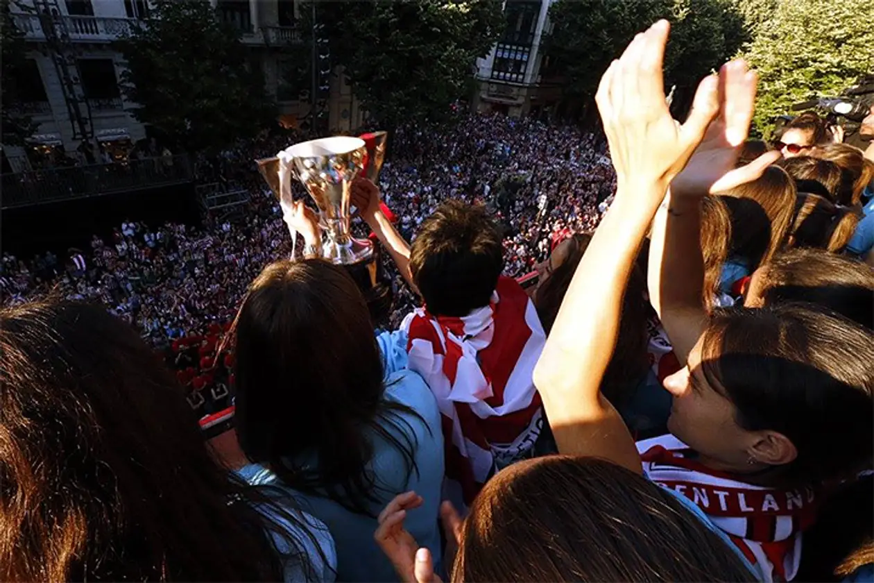 Как Бильбао празднует победу женского «Атлетика»