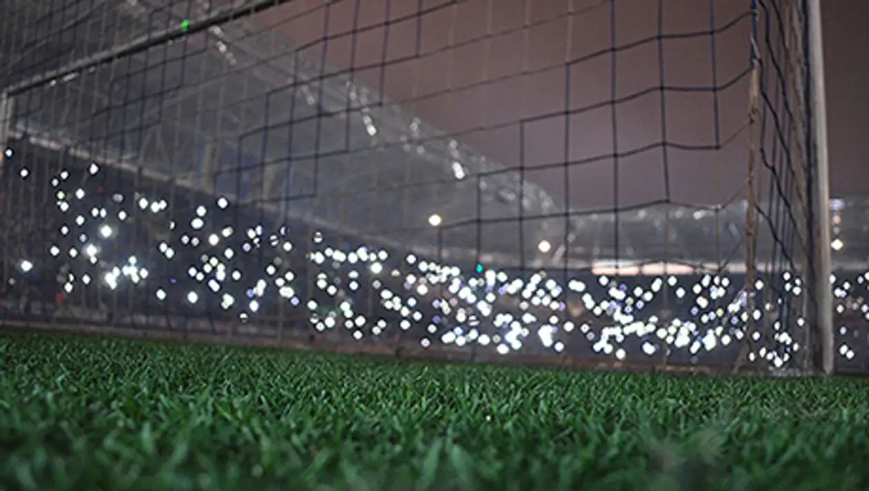 Темная сторона футбола. Лучшие кадры матча «Днепр» – «Металлист»