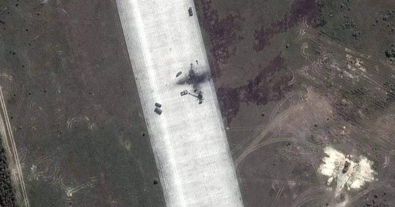 З'явилися перші фото білоруського аеродрому «Зябровка» після вибухів
