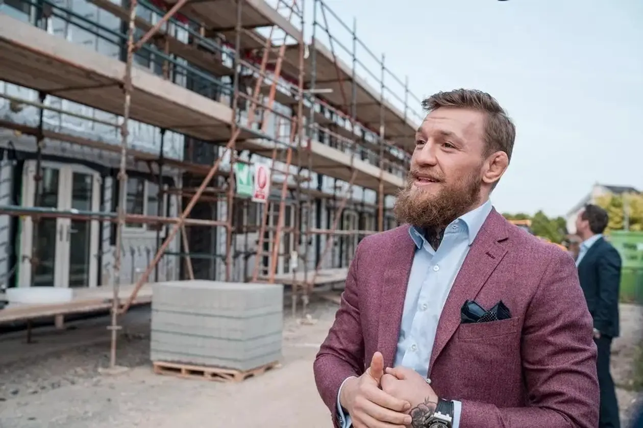 Конор занялся недвижимостью: строит дома для бедных семей в Дублине