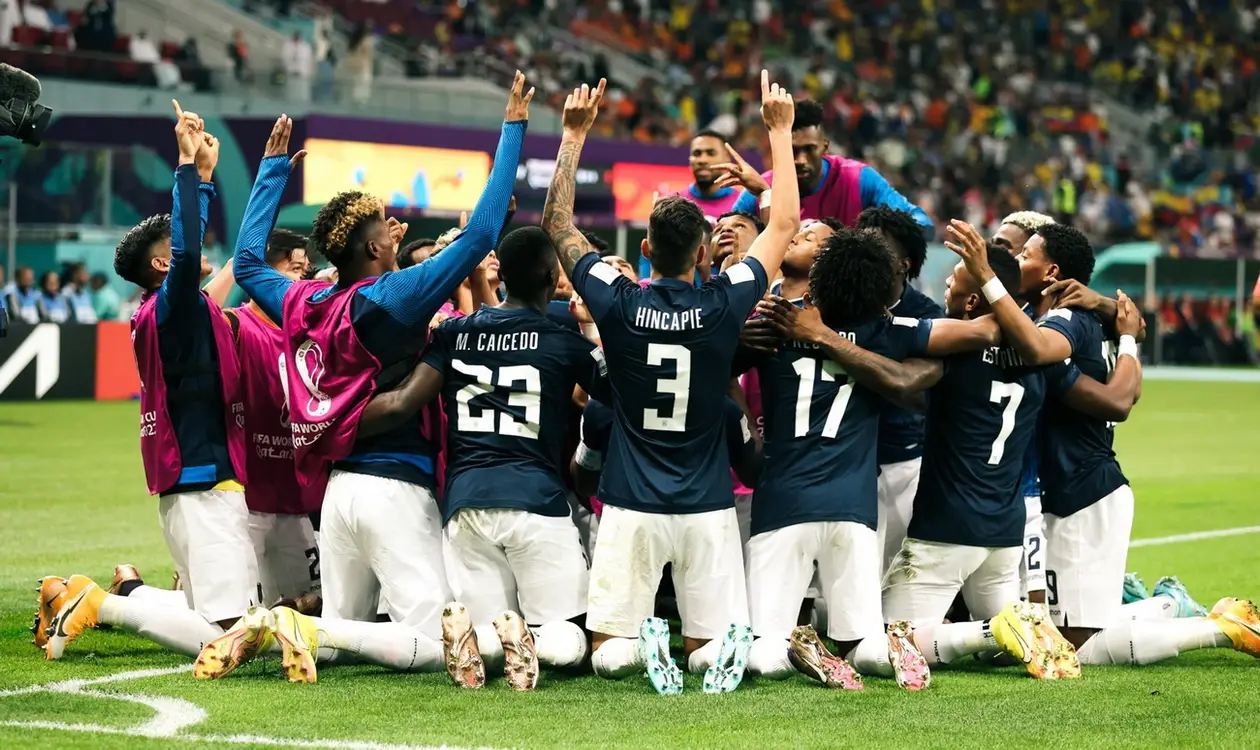 Еквадор шокував Нідерланди, а Катар забив уперше, але вилетів з ЧС