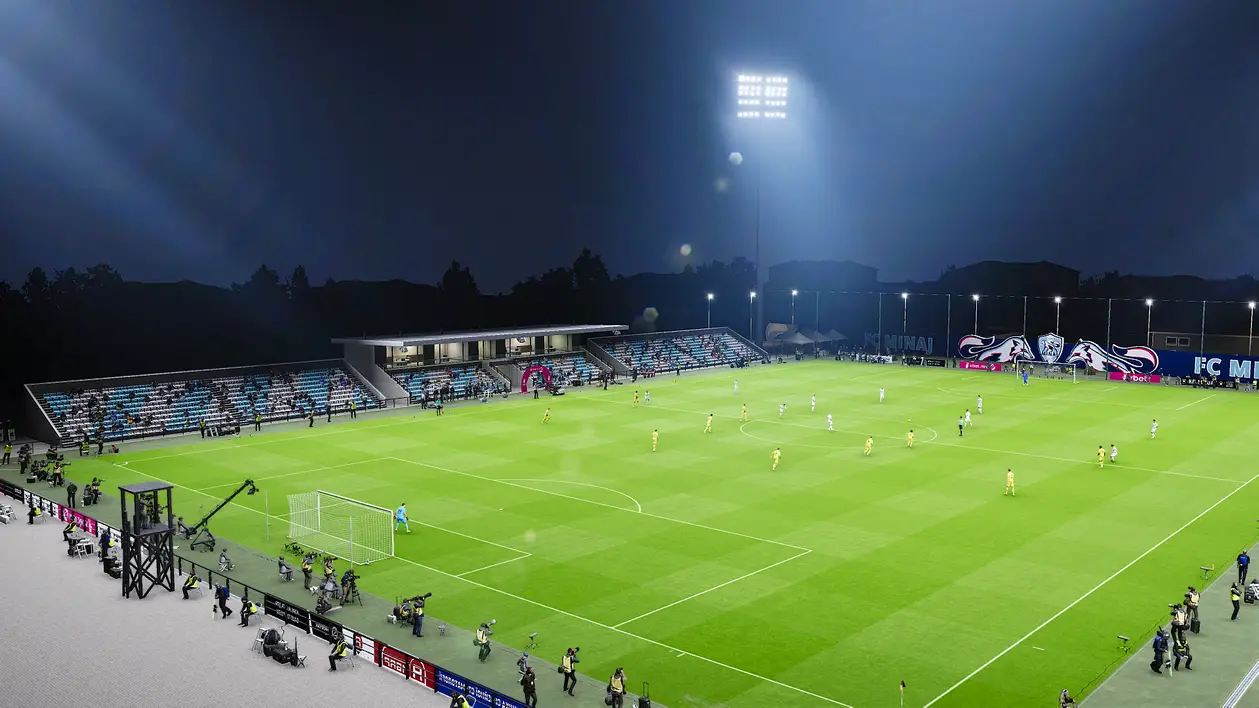 На стадионе Минай-Арена появилось освещение.