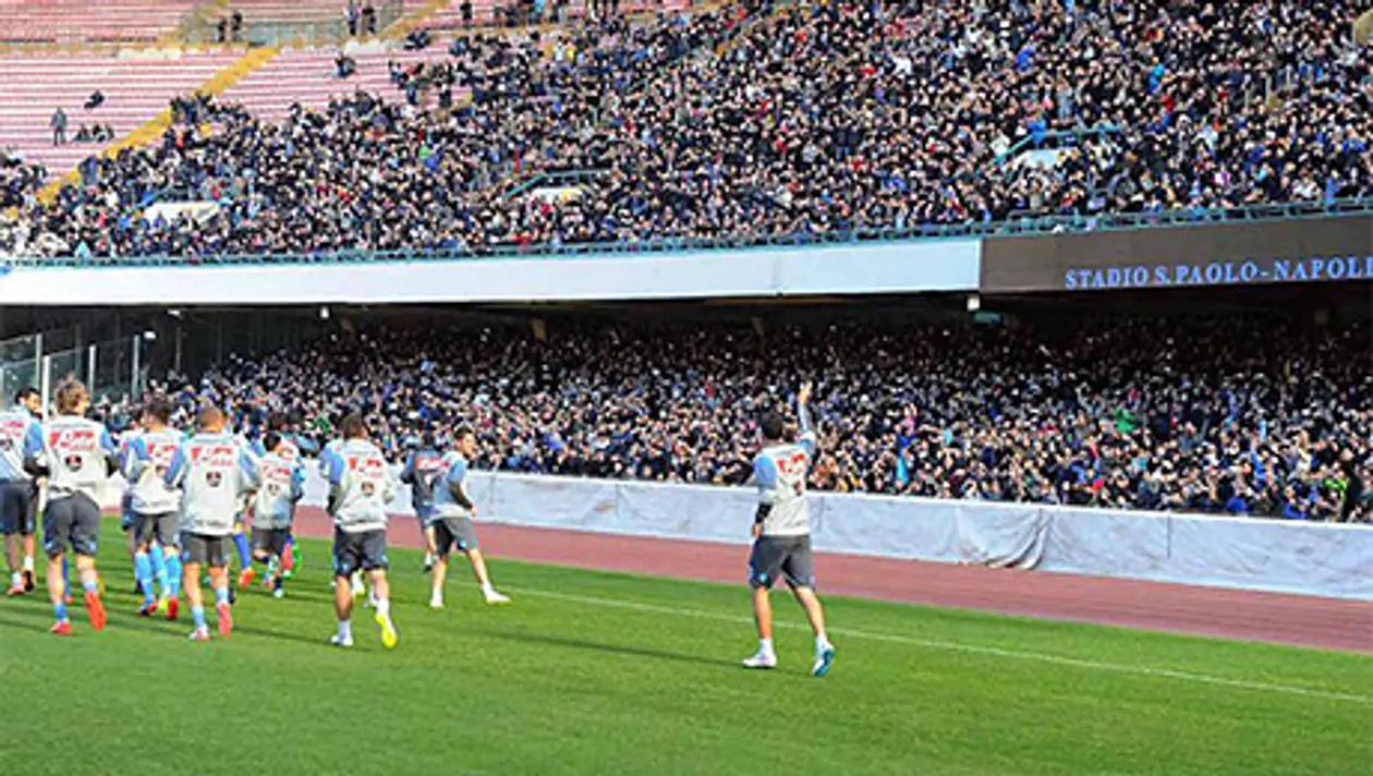 Фото дня. 25 тысяч болельщиков на тренировке «Наполи»