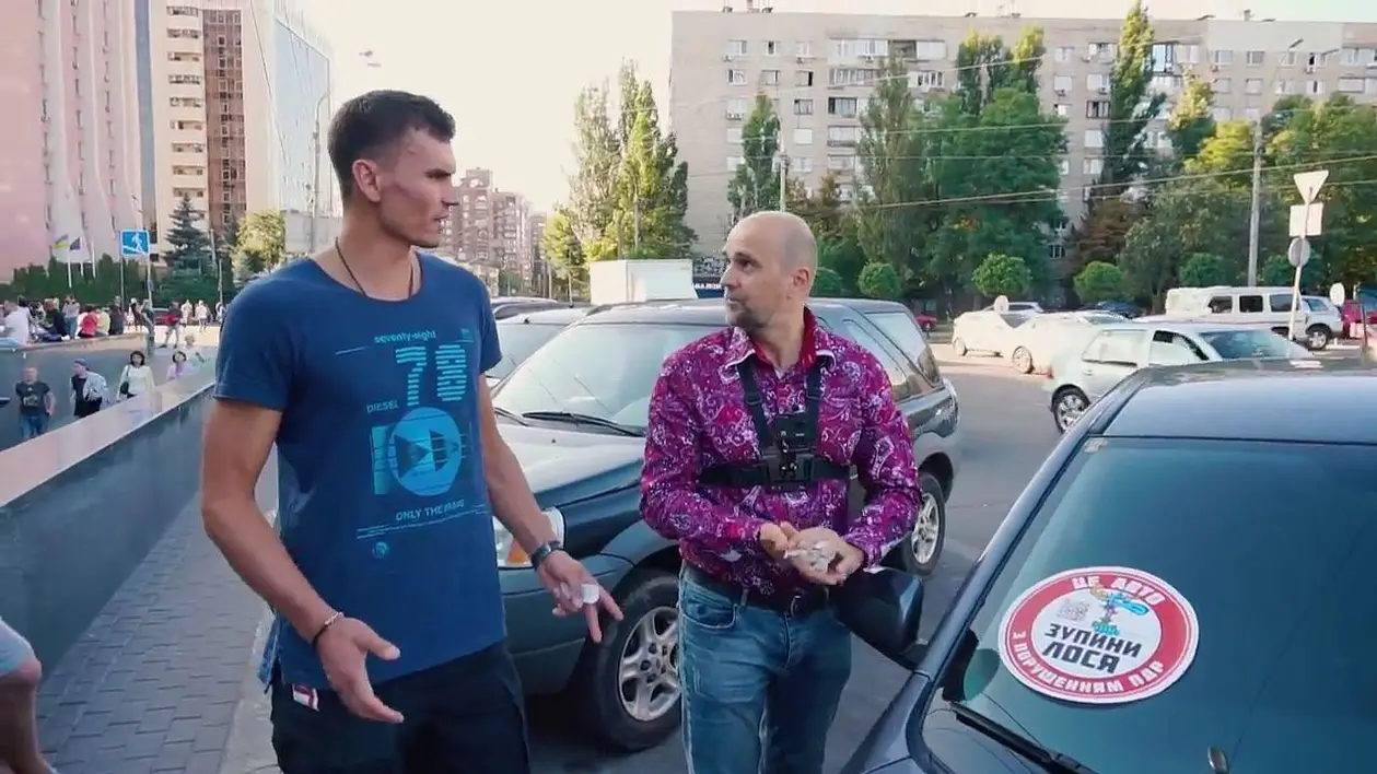 «Если мы хотим менять страну – начните с себя». Украинский баскетболист вышел на рейд против автонарушителей
