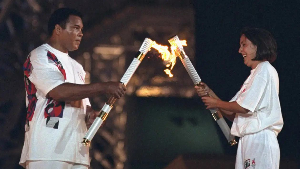 24 года назад Мохаммеда Али повторно наградили Олимпийской медалью за победу в 1960 году